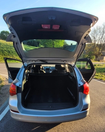 Opel Astra cena 20000 przebieg: 230000, rok produkcji 2012 z Kowal małe 56